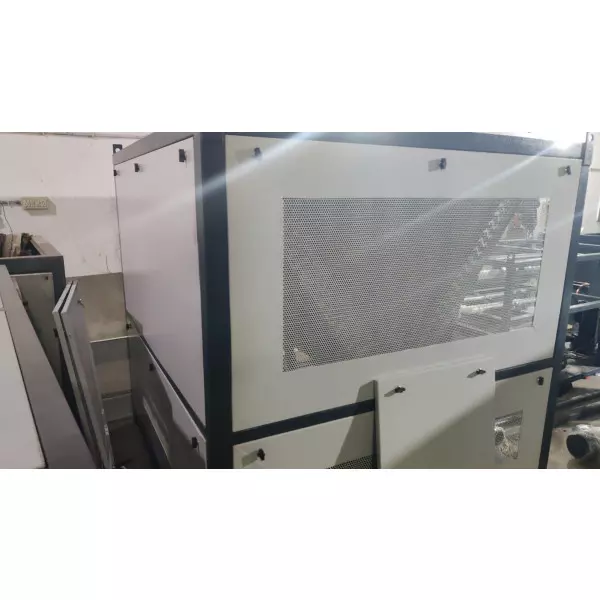 Plastic Injection Molding Oil Chiller Unit Installed Near Injection Molding Machine